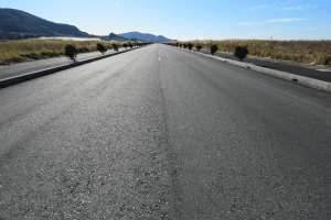 アスファルト舗装とは？メリット・デメリットを簡単解説