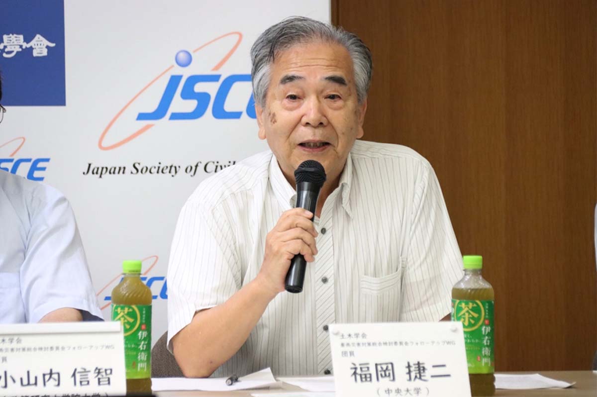 質疑応答に答える福岡 捷二氏