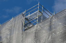 ゼネコンの責任だ！整理整頓できない、汚い工事現場で”重大事故”発生