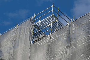 ゼネコンの責任だ！整理整頓できない、汚い工事現場で”重大事故”発生