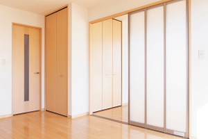 間仕切り（まじきり）の意味・役割とは？壁との違いも解説