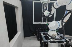 【YKK AP】業界初!ロボットが自動でサッシを取付け。2028年度の社会実装へ