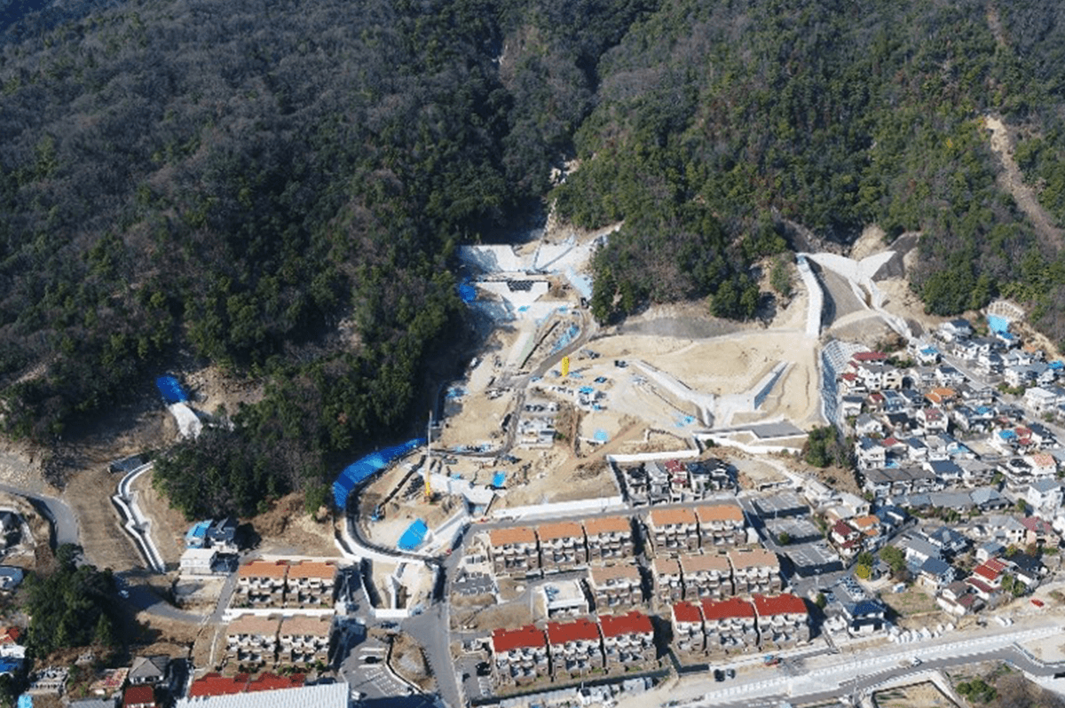 広島市安佐南区八木・緑井地区で進められている砂防堰堤工事(広島西部山系砂防事務所HPより引用)