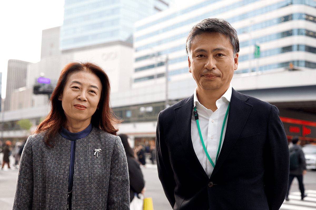 花木さんとプロジェクト推進室課長の石川弘行さん（右）