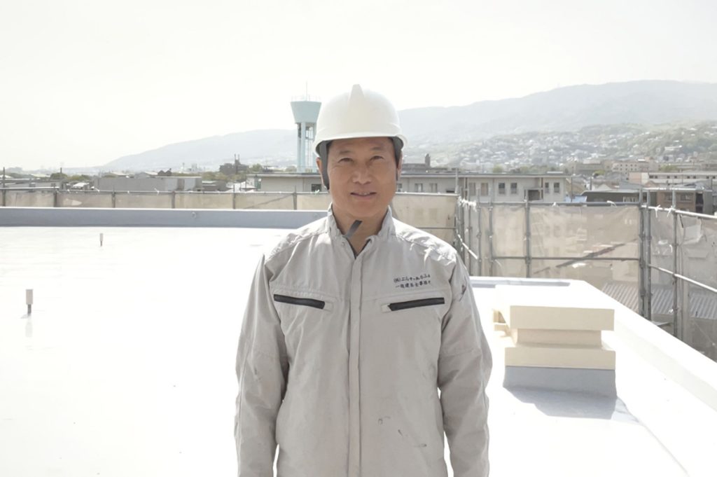 大規模修繕工事のタブーに切り込む阿部吉雄氏はこのほど、新著『大規模修繕工事を安く成功させる3つの法則: 修繕積立金を値上げしないノウハウと知恵』を発刊した。