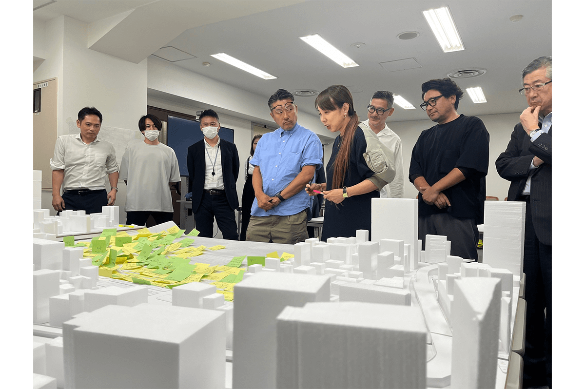 共創プラットフォームでの議論の様子（中央に齋藤精一コンダクター、写真：東京高速道路提供）