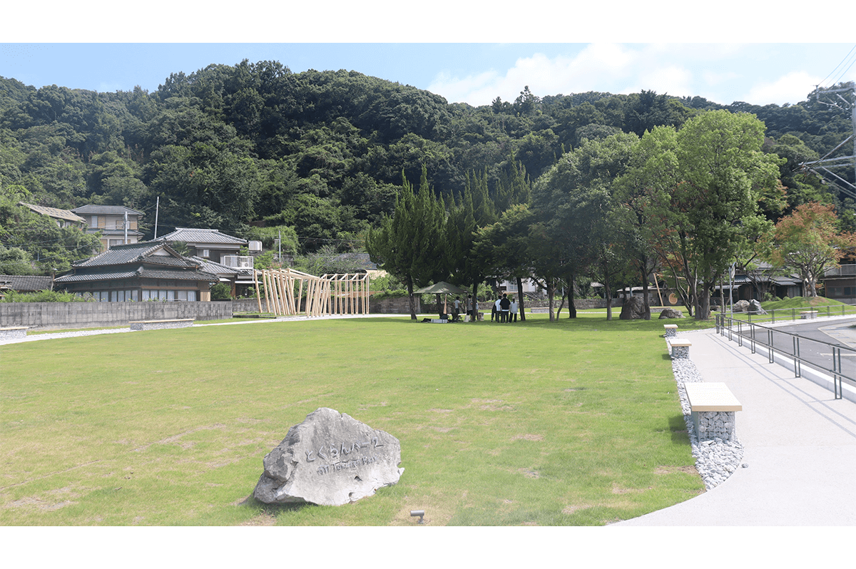 津久見市「とくらんパーク」広場(福岡大学景観まちづくり研究室提供)