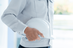 ヘルメットは本当にはげるのか？【建設現場の薄毛問題】