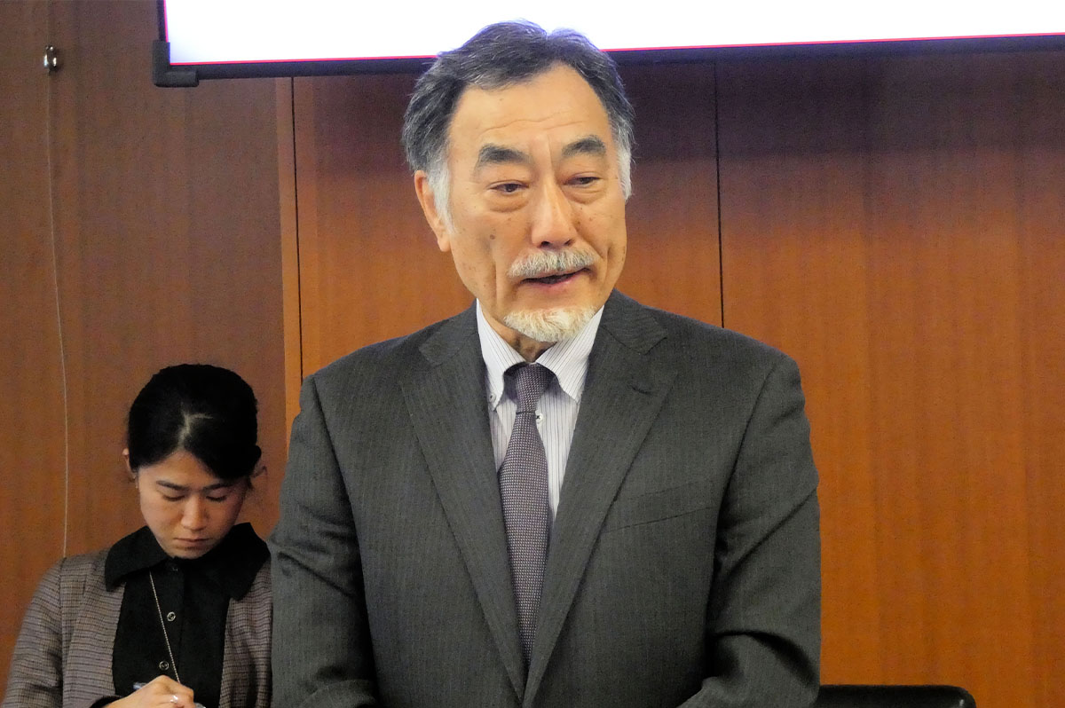「インフラマネジメントはまだ万全とはいえない」と挨拶する家田委員長