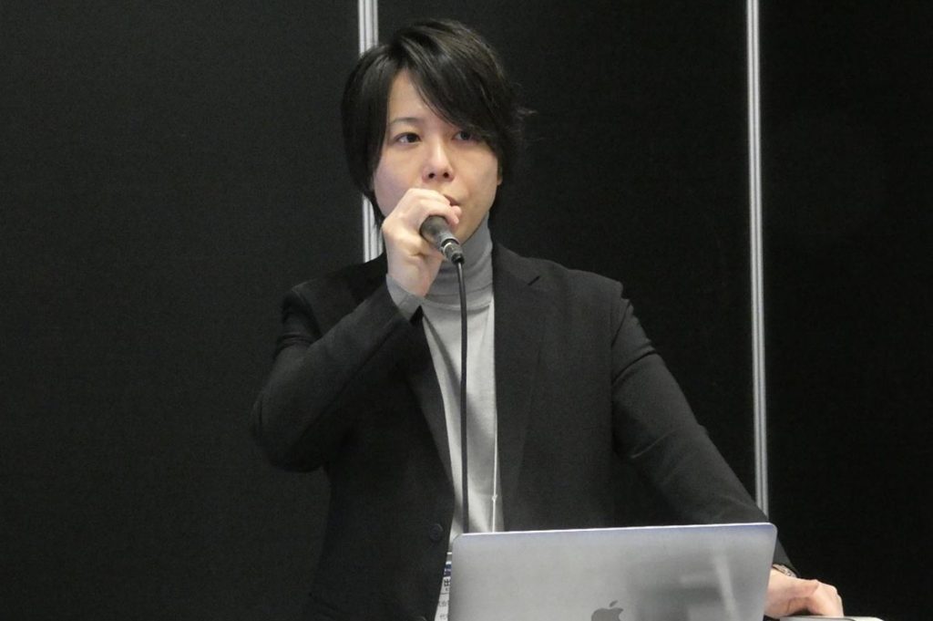 セミナーで講演した、鴨林広軌社長
