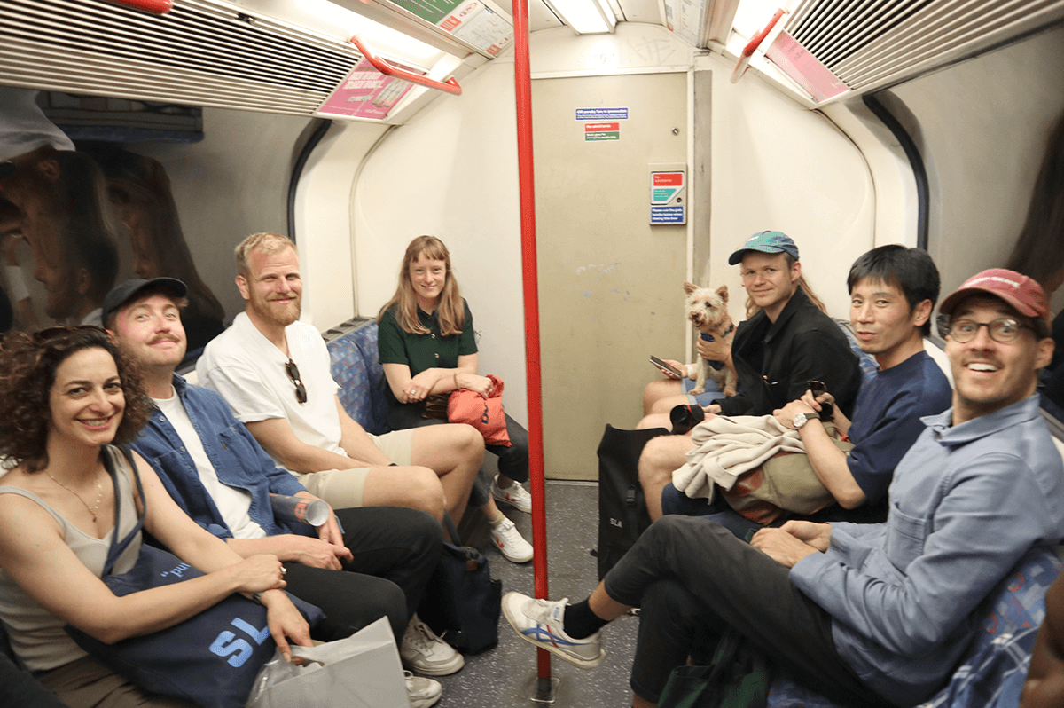 SLA時代、同僚たちとイギリス視察旅行中の木藤さん(本人提供)