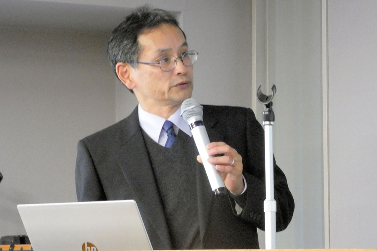 映像を確認しつつ、説明する災害連携WGの久田嘉章WG幹事
