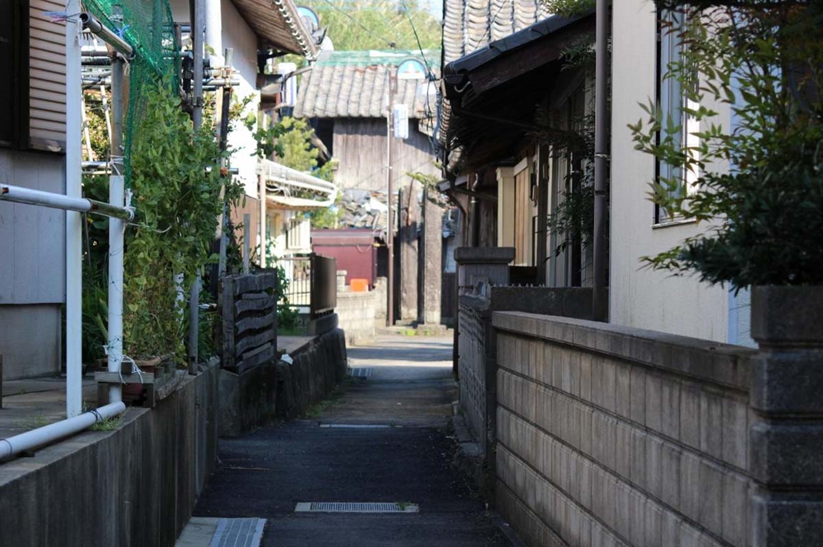 細い道路に面した建築物であると再建築不可物件になる可能性もある