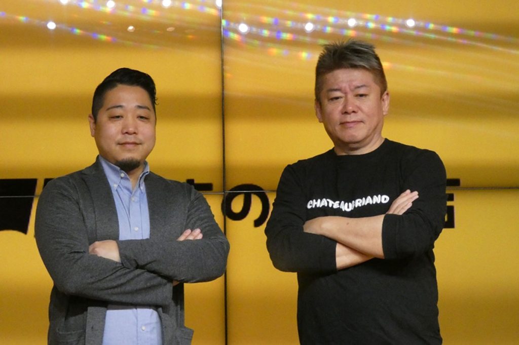 左から、お店の工務店株式会社の神谷 匡社長、事業アドバイザーとして参画する堀江貴文氏