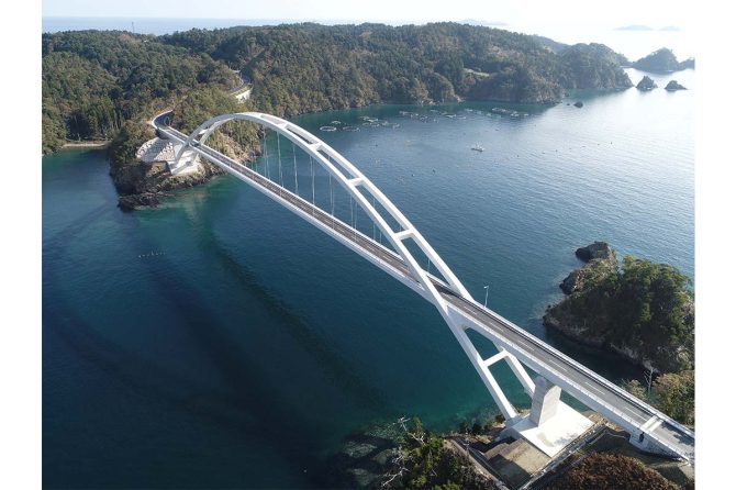 田中賞（作品部門）を受賞した"出島大橋"の主径間長は306mで東日本最大