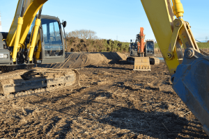 土木施工管理技士の私がやらかした失敗談「勝手にバックホウに乗って、○○を破裂させた」