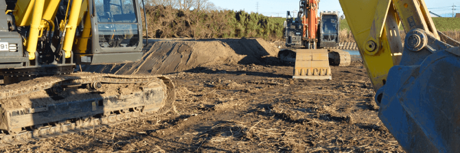 土木施工管理技士の私がやらかした失敗談「勝手にバックホウに乗って、○○を破裂させた」