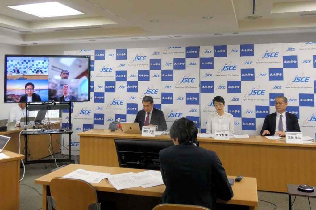 記者会見のようす