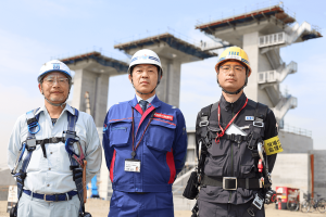 首都圏の水害を防ぐ大規模プロジェクト。荒川第二調節池排水門・囲繞堤工事現場に迫る