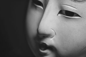 空き家のはずの隣家から壁を叩く音が… 騒音の損害賠償はお化けに請求？