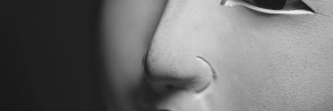 空き家のはずの隣家から壁を叩く音が… 騒音の損害賠償はお化けに請求？