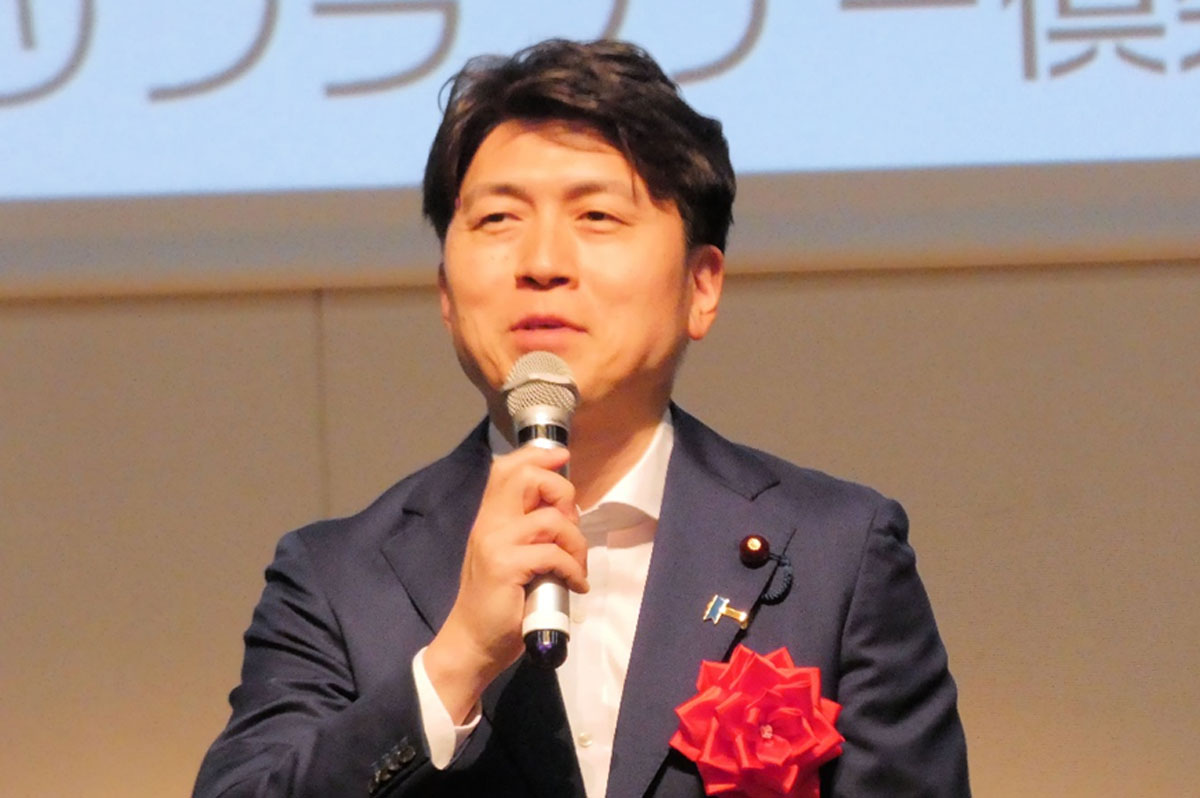 挨拶する中野洋昌国土交通大臣