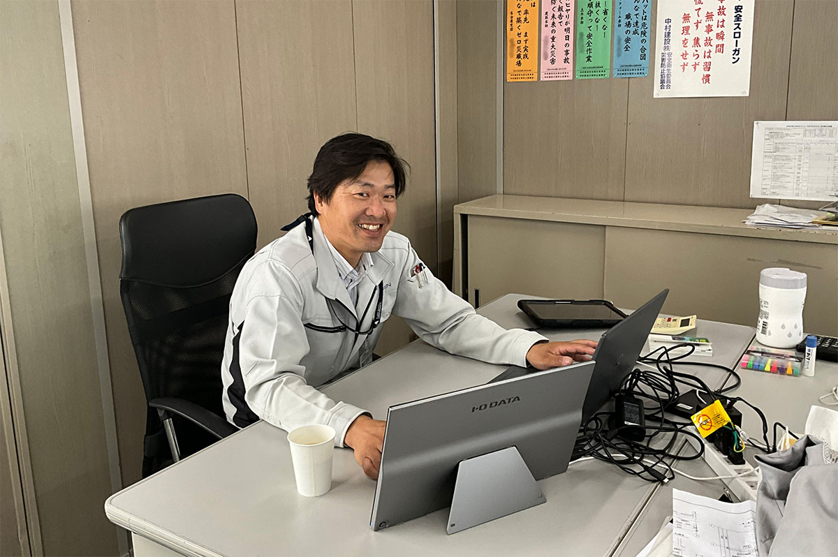 「Greenfile.workで本当に楽になった」と語る、紙の安全書類業務を経験している土木部大石さん