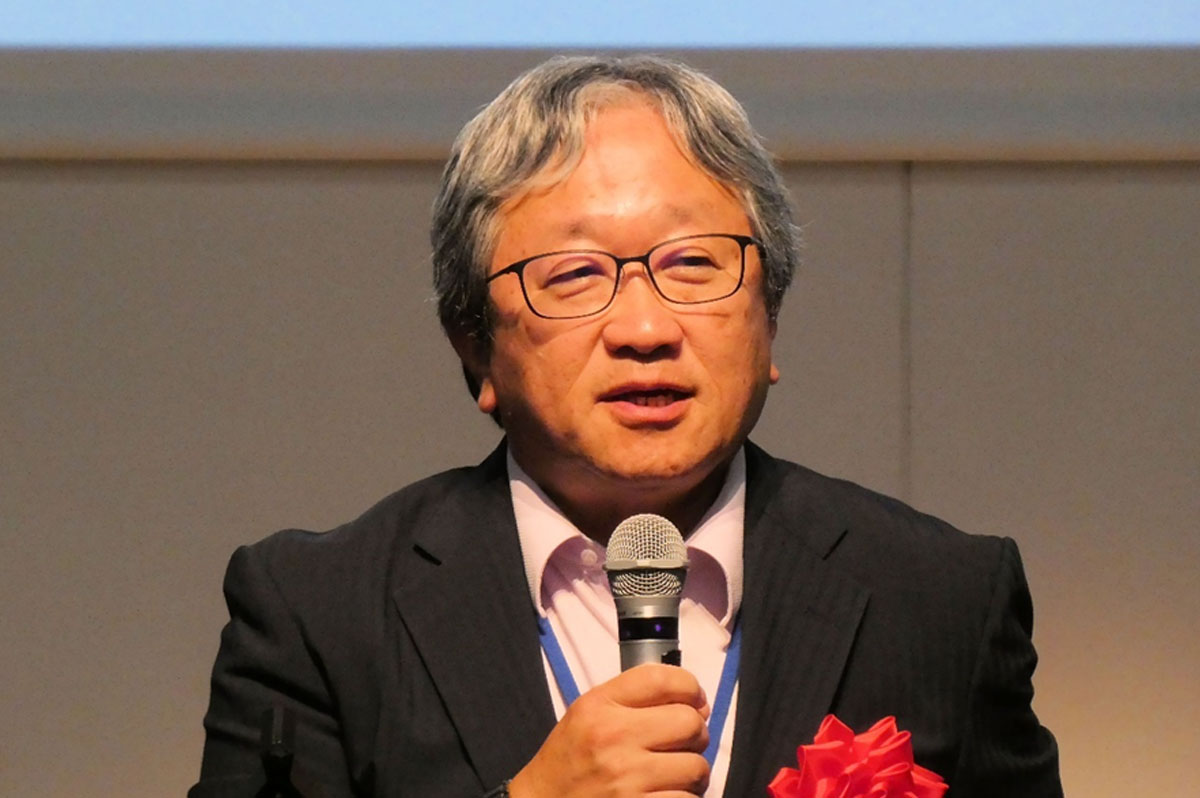 挨拶する森昌文内閣総理大臣補佐官