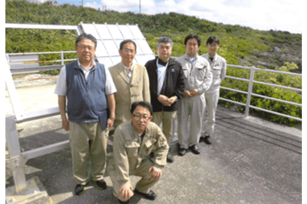 日本ウェザリングテストセンター宮古島暴露試験場にて（阪神高速技術、セラアンドアースとの共同研究）
