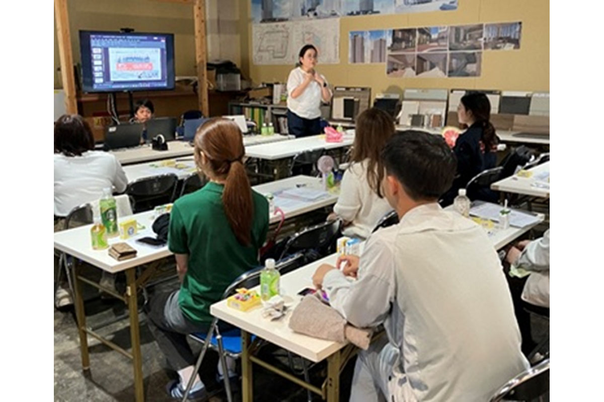 けんちくけんせつ女学校の籠田 淳子代表理事のセミナーの様子