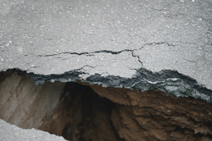 八潮道路陥没事故が起きたのは偶然か、必然か？