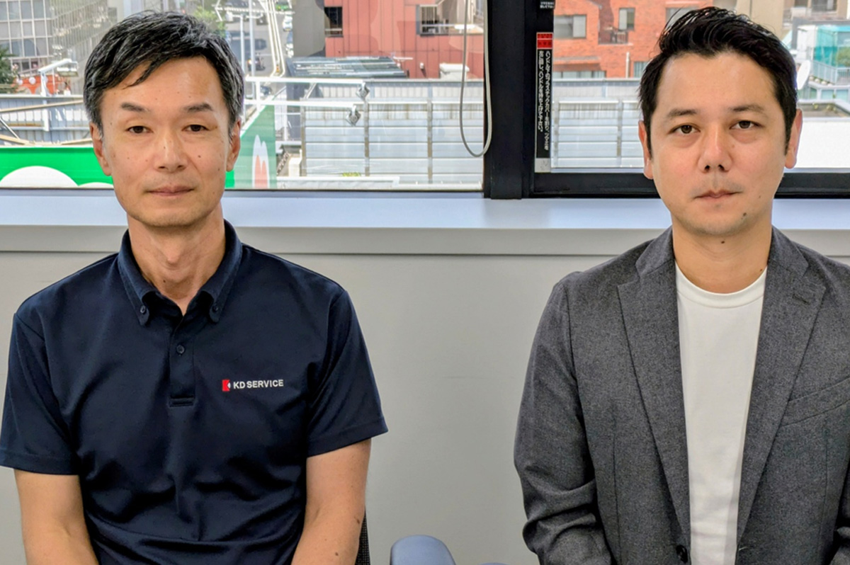 左から、KDサービスの代表取締役社長の吉田正弘氏、執行役員の池田峻二氏