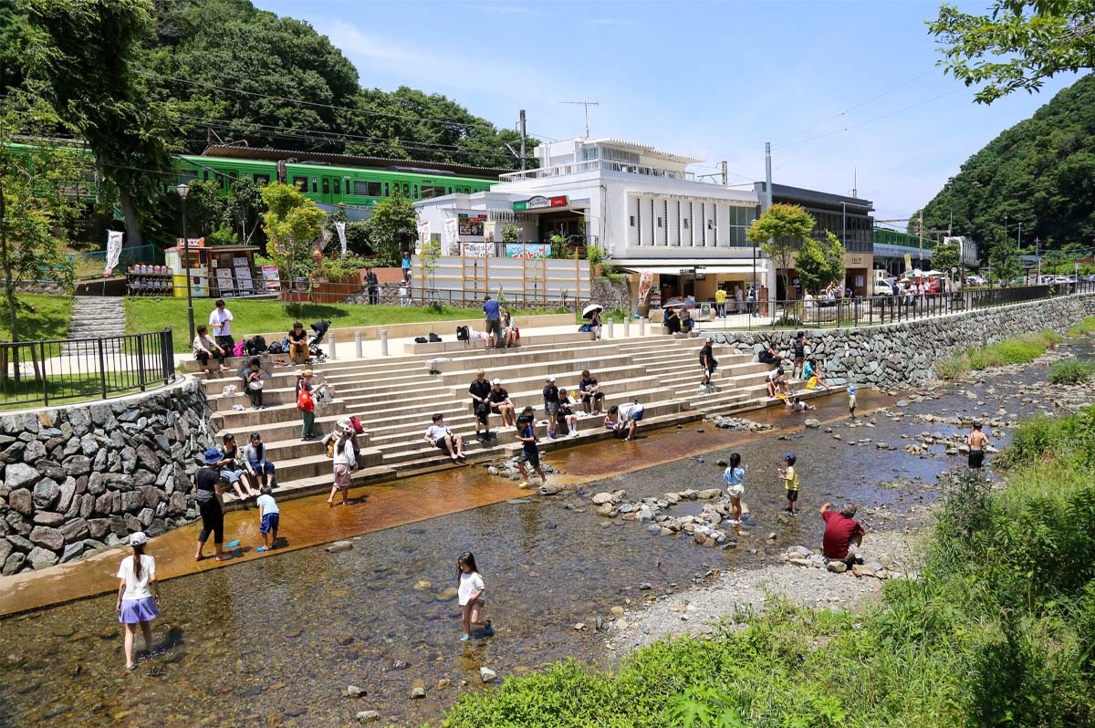 高尾山ふもと公園・案内川