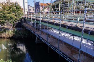 「在来工法7割」の壁を壊せ。日綜産業が新開発した”ちょうどいい”システム吊り足場は新たなスタンダードになるか？