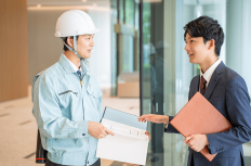 ブルーカラーVSホワイトカラー　誰が社会を動かしているのか？