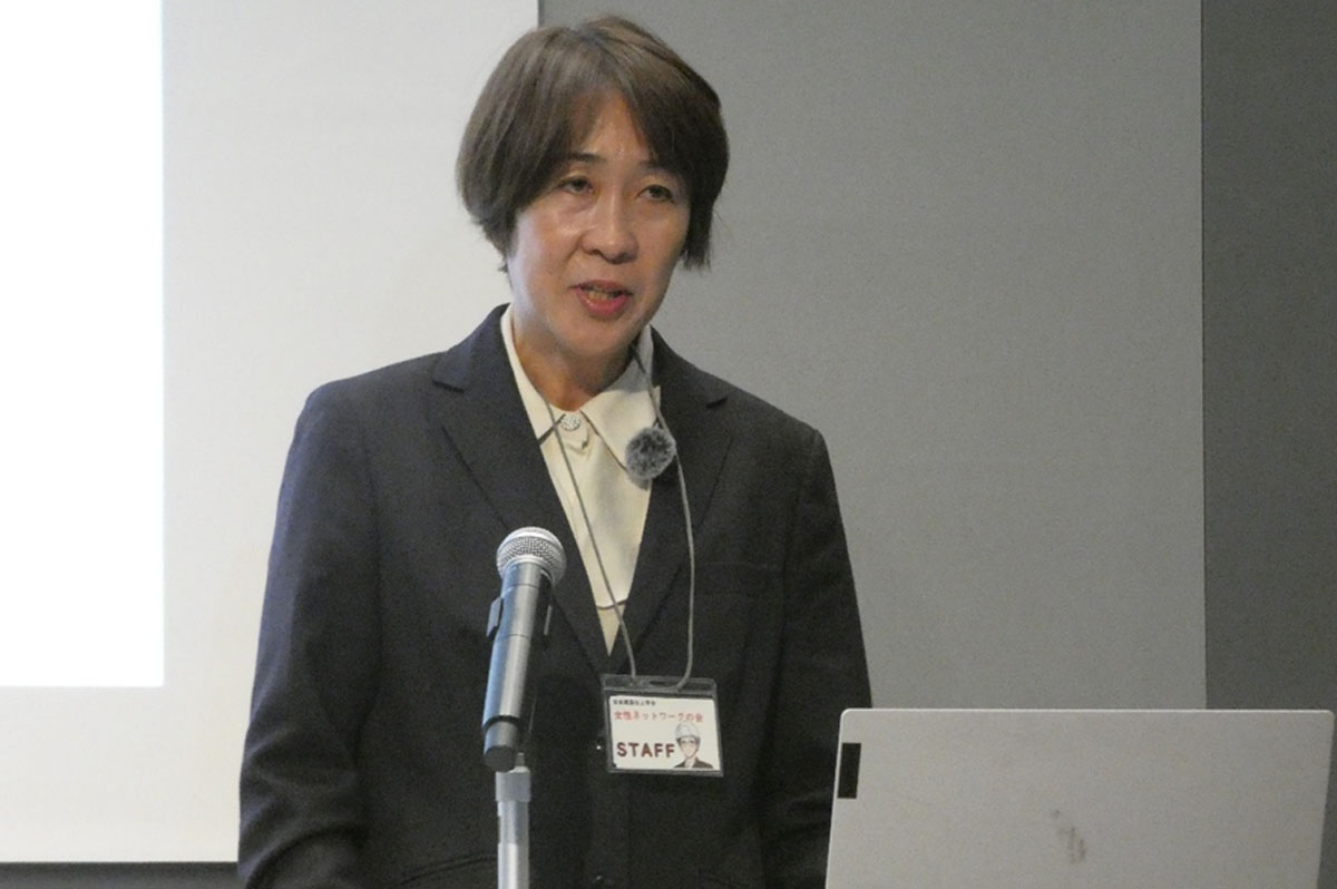 開会挨拶を行った女性ネットワークの会の森嶋順子副主査