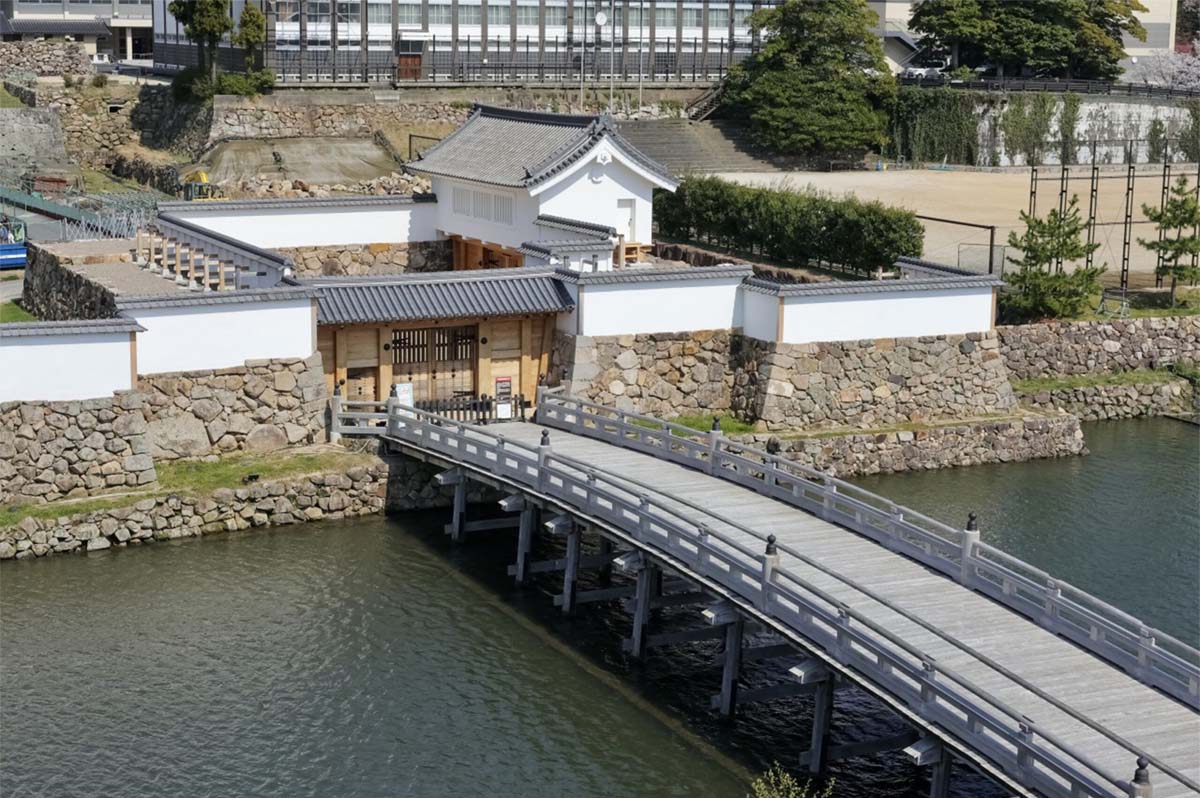 史跡鳥取城跡擬宝珠橋の復元