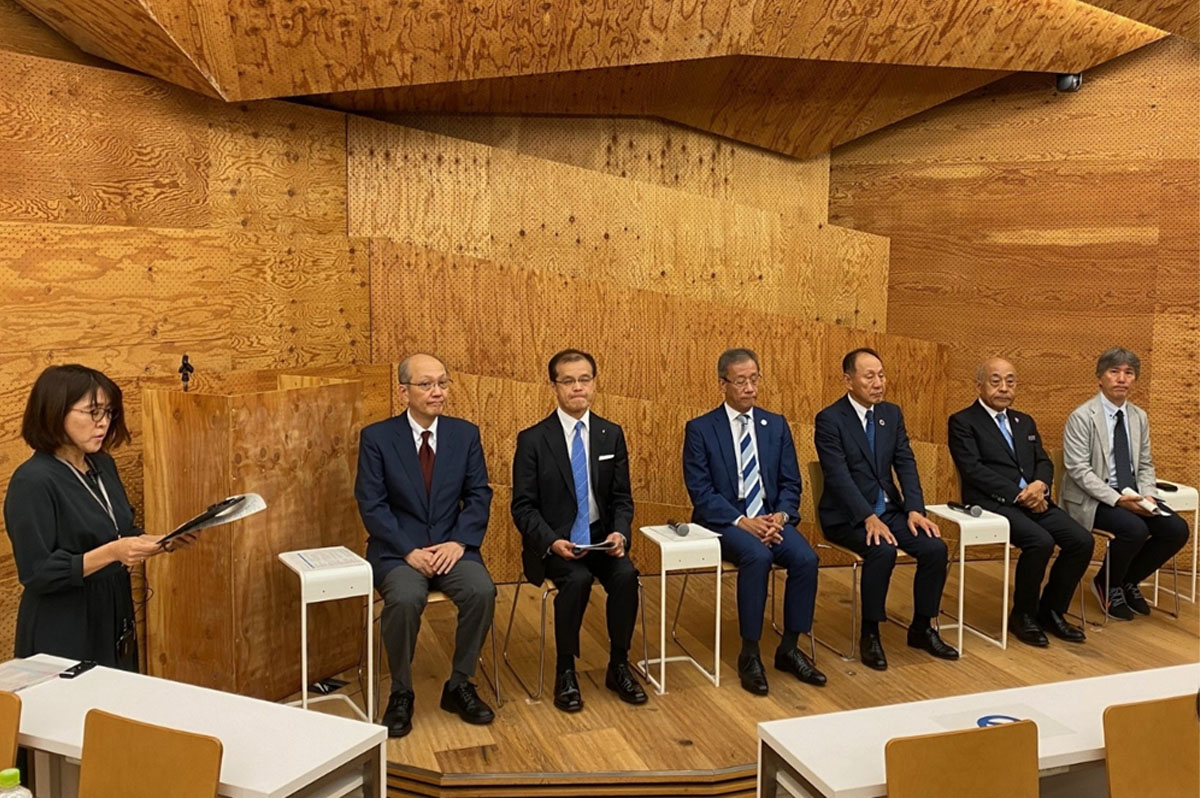 記者会見のもよう