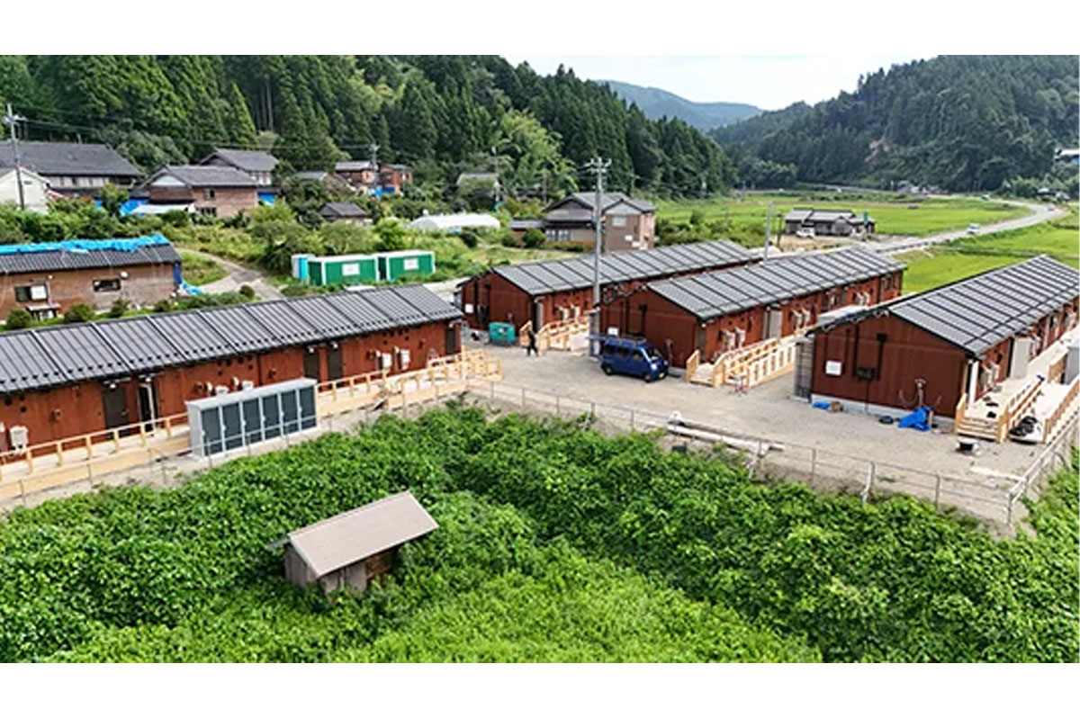 輪島市下黒川第1団地の全景(日本モバイル建築協会)