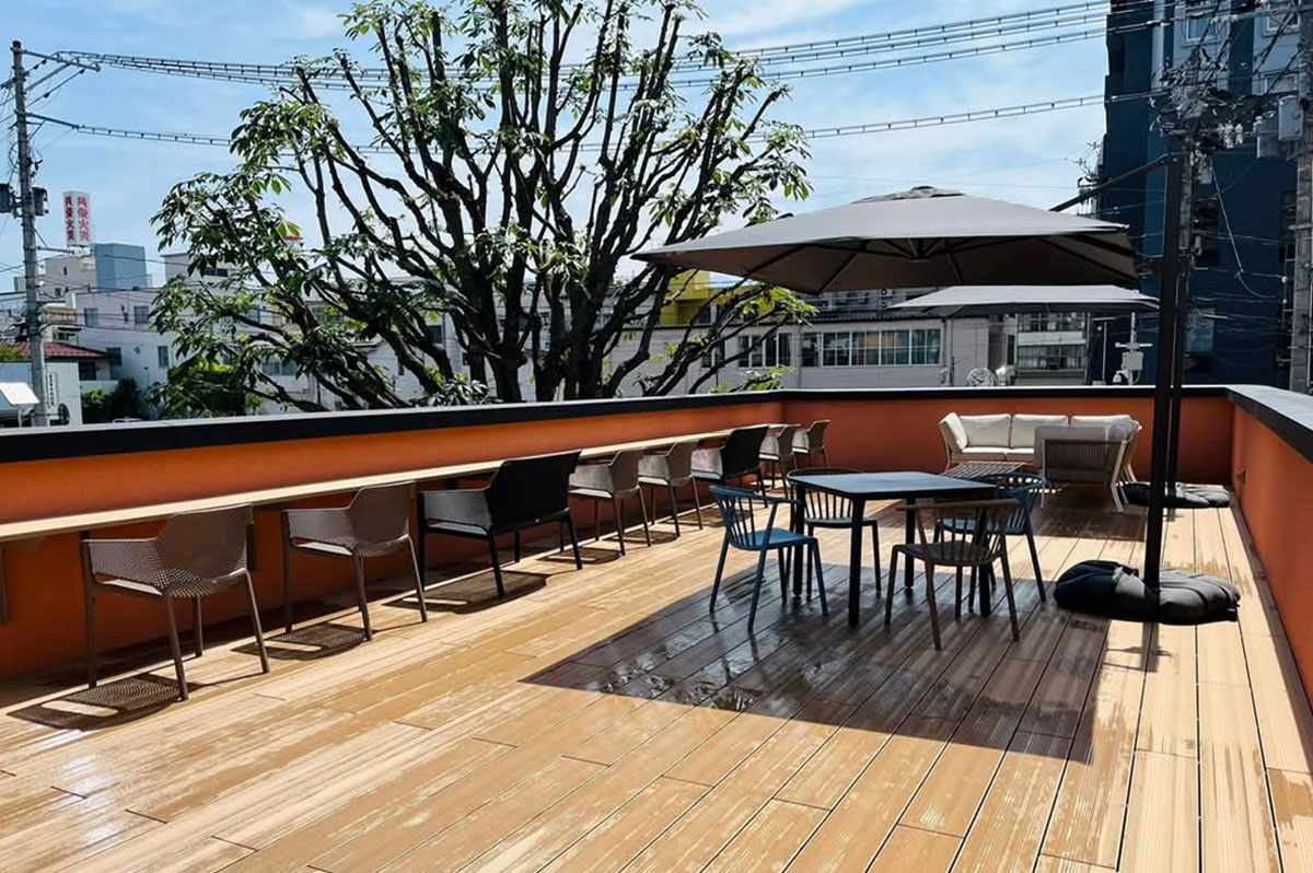 「KASUMI TERRACE」の屋上テラス席