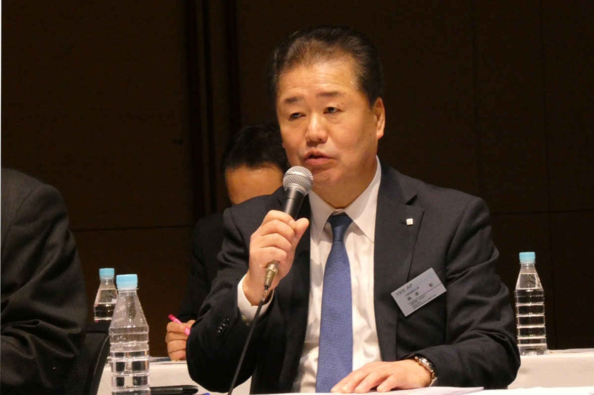 記者懇談会で語る魚津彰社長
