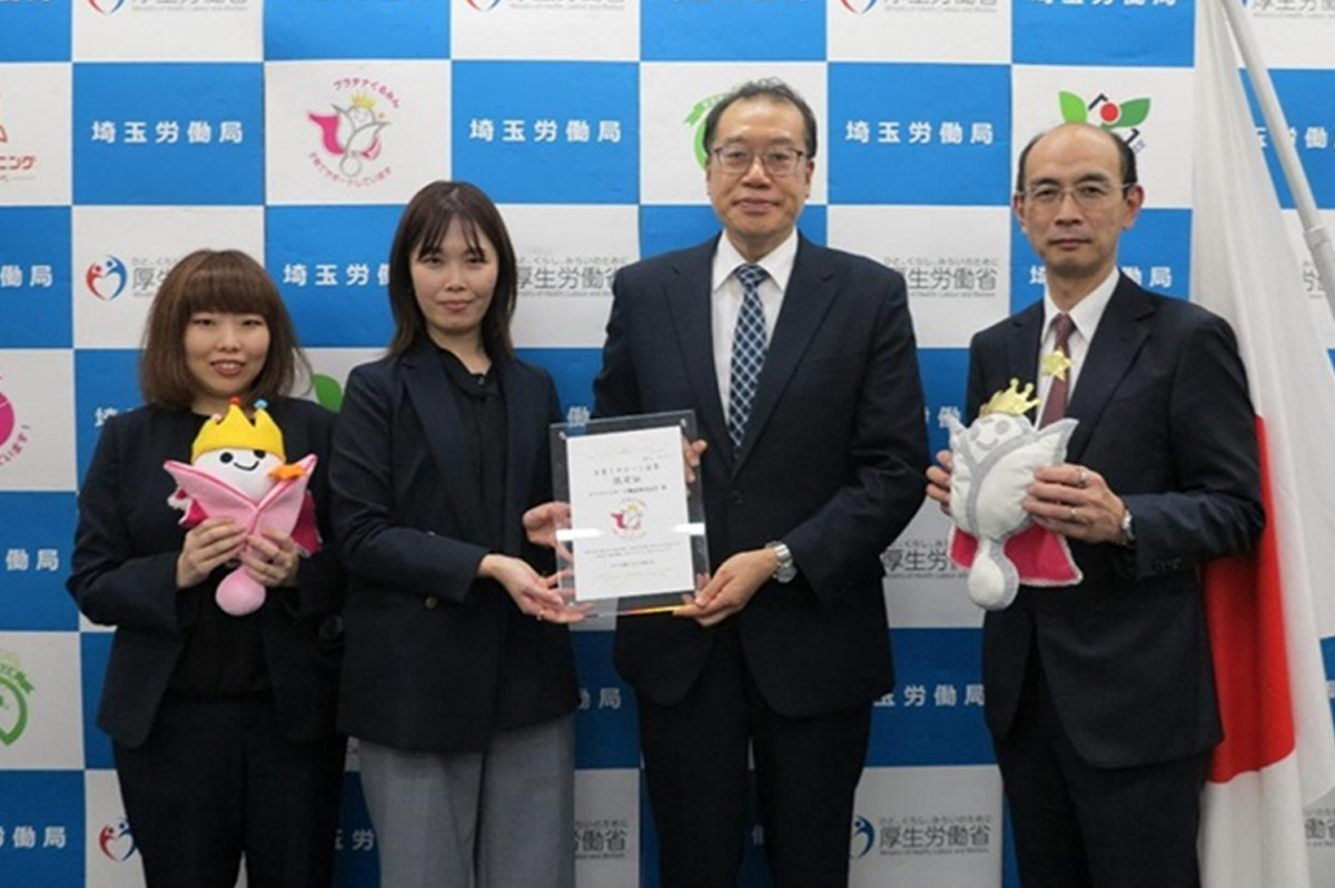 左から、当社サステナビリティ推進室 課長代理 佐藤氏、執行役員 千田氏、埼玉労働局局長 片淵仁文氏、上席部長 青栁氏