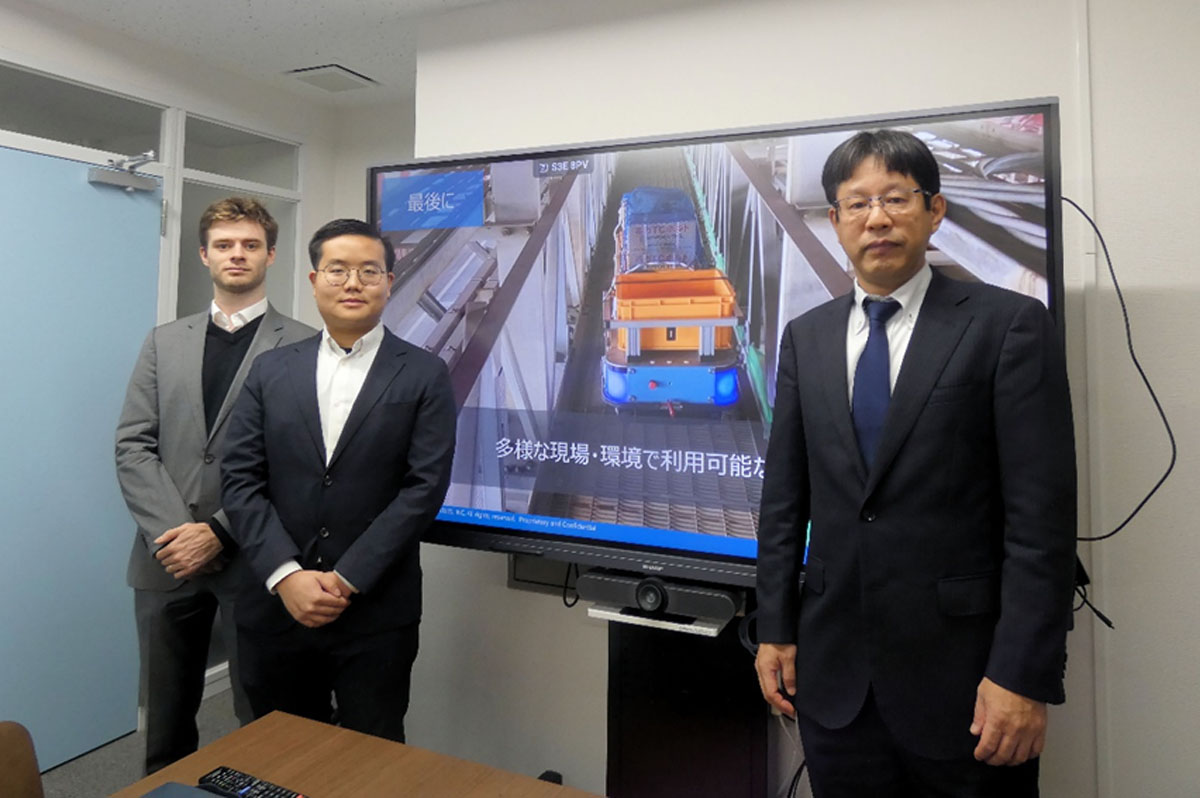 右から、川田工業 橋梁事業部開発部 知能機械チーム担当部長 池田俊雄氏、同チームのクリシュナムラ・スバークリシュ氏、三毛タッカー・ローリー氏