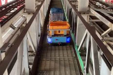 資材搬送は人力からロボットへ。港大橋・揖斐長良大橋で実証された、川田工業の現場特化型AGVの実力