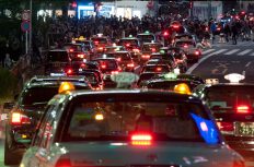 深夜タクシー運転手「10時まで寝かせてくれ！」 建設現場の『朝8時開始』は賠償の対象になるか？