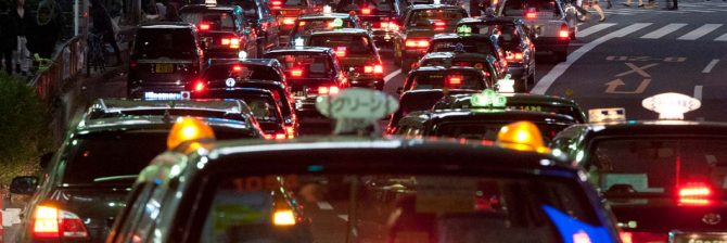 深夜タクシー運転手「10時まで寝かせてくれ！」 建設現場の『朝8時開始』は賠償の対象になるか？