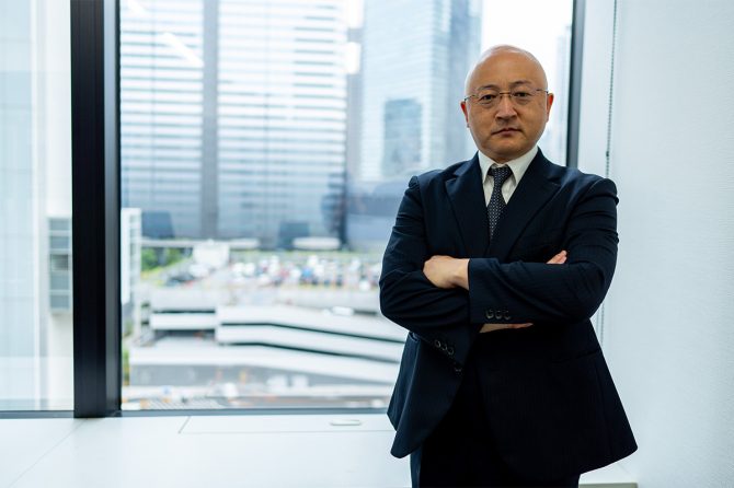 ゼネコンやハウスメーカーでの長年の現場経験を経て、ベルテックスで現場を率いる高橋光輝氏