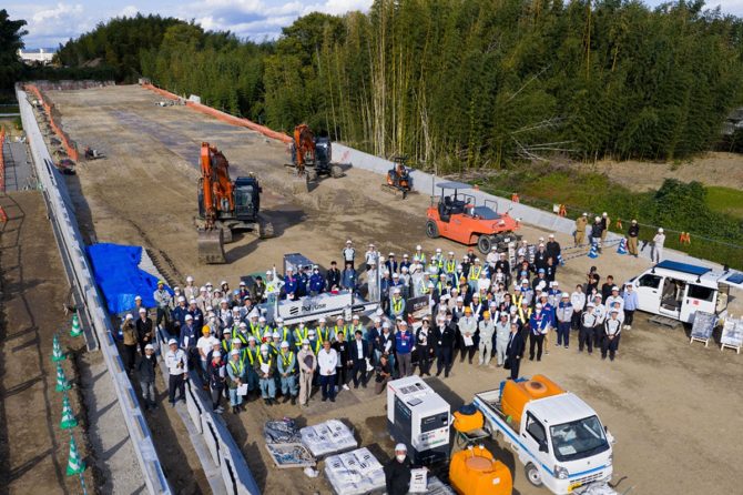 「中山石見線道路改築工事」見学会での集合写真