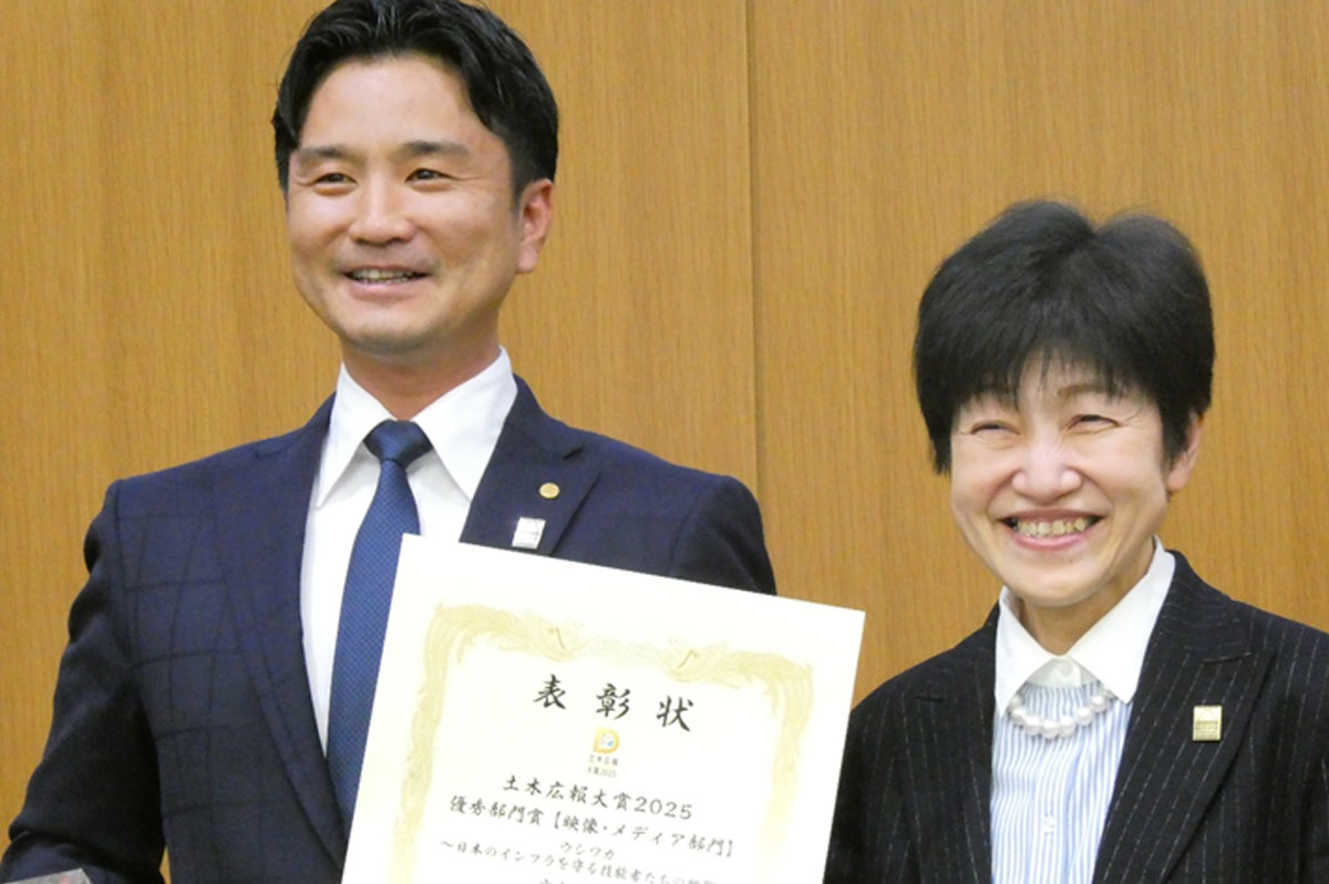 左から、ウシワカ製作委員会の山田 翔平会長、平原由三枝氏(ソーシャルコミュニケーションプロデューサー)