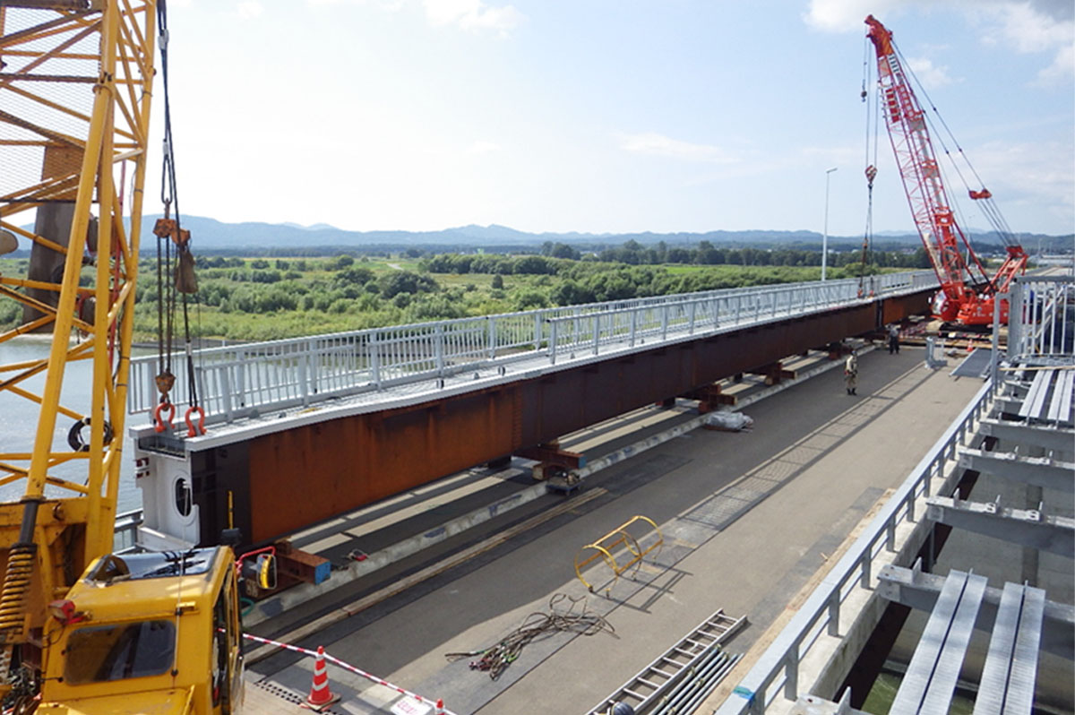 石狩川頭首工管理歩廊橋(杉本運輸の実績)